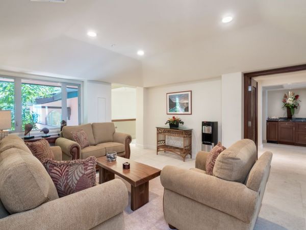 Waimanalo Beach Nine Bedrooms Oceanfront Rental Home