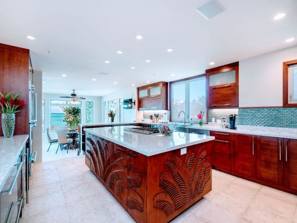 Waimanalo Beach Nine Bedrooms Oceanfront Rental Home
