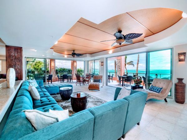 Waimanalo Beach Nine Bedrooms Oceanfront Rental Home