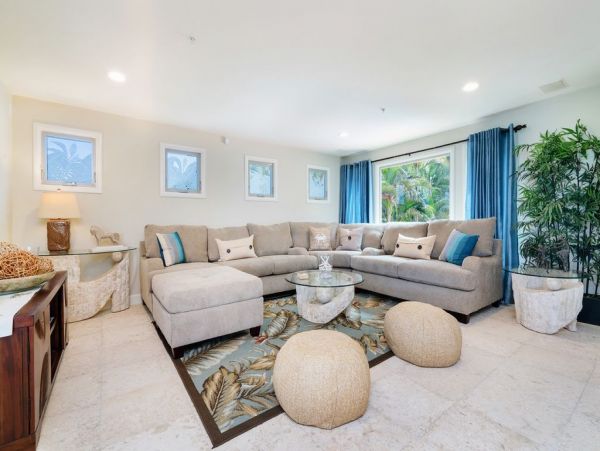 Waimanalo Beach Nine Bedrooms Oceanfront Rental Home
