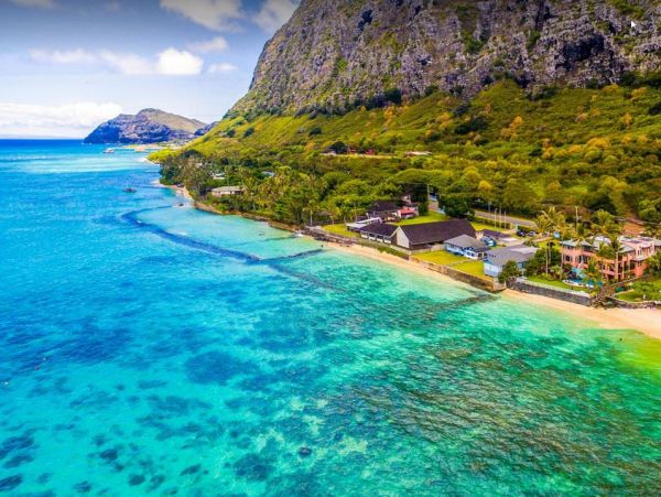 Waimanalo Beach Nine Bedrooms Oceanfront Rental Home