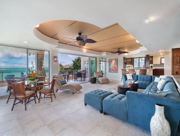 Waimanalo Beach Nine Bedrooms Oceanfront Rental Home
