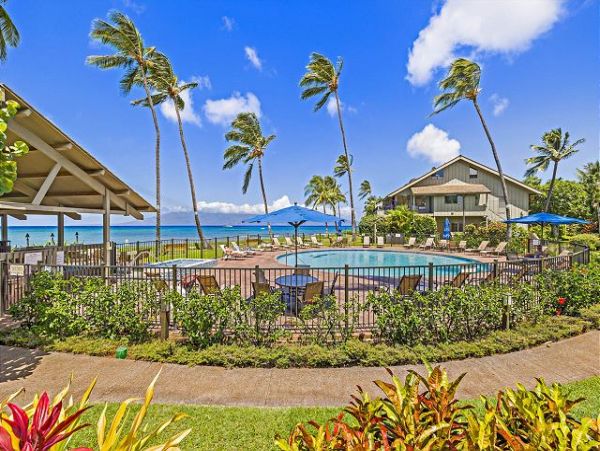 Three Bedroom Ocean Views Galor Stroll to Beach