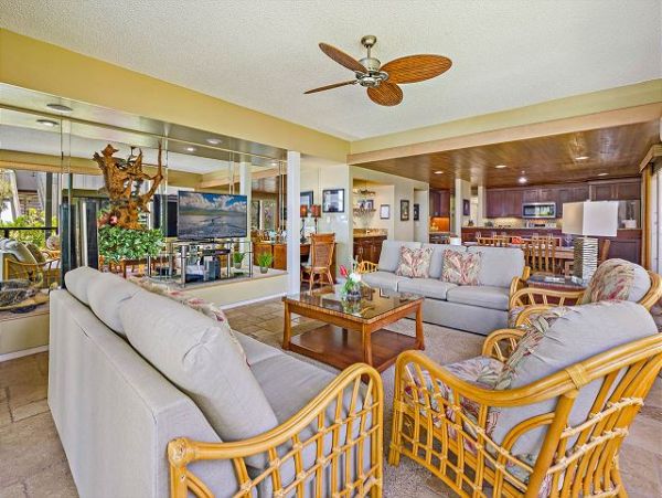 Three Bedroom Ocean Views Galor Stroll to Beach