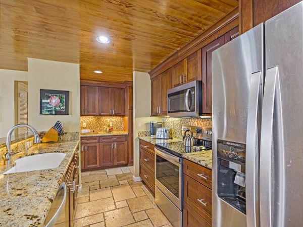 Three Bedroom Ocean Views Galor Stroll to Beach