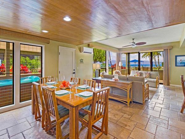 Three Bedroom Ocean Views Galor Stroll to Beach