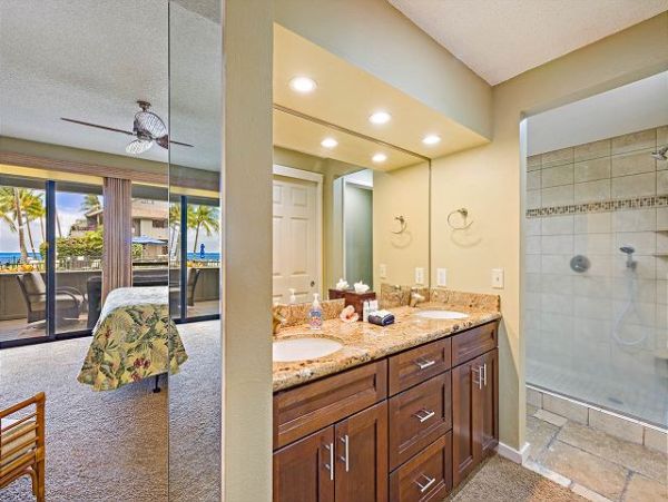 Three Bedroom Ocean Views Galor Stroll to Beach