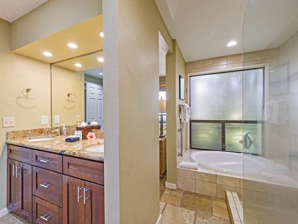 Three Bedroom Ocean Views Galor Stroll to Beach