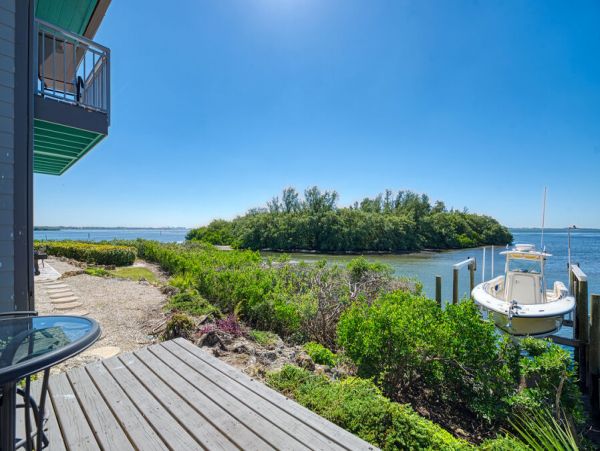 Bayfront Five Bedroom Pool Home in Bradenton Sleeps 12