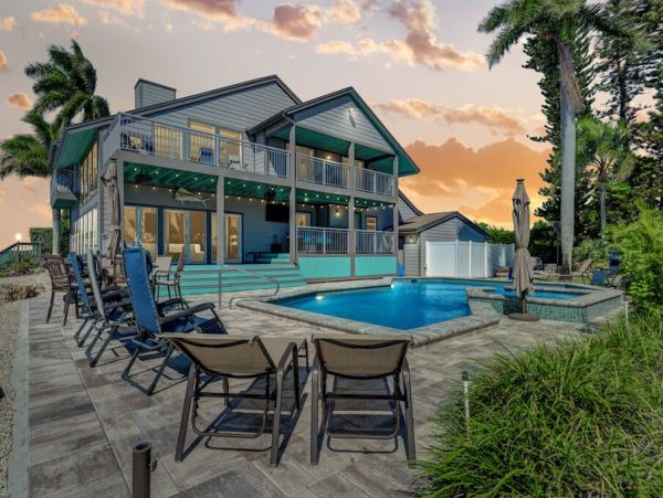 Bayfront Five Bedroom Pool Home in Bradenton Sleeps 12