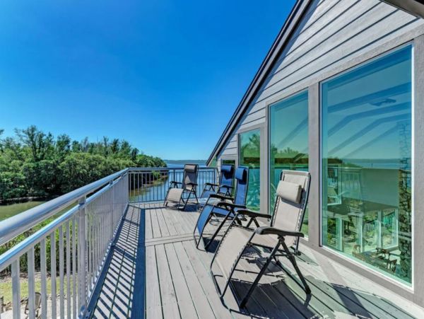 Bayfront Five Bedroom Pool Home in Bradenton Sleeps 12