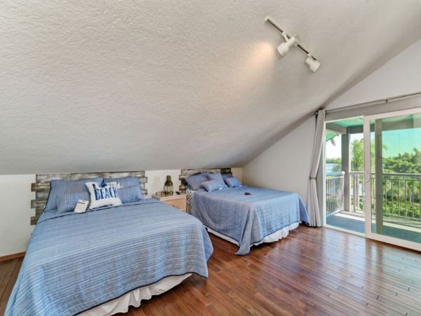 Bayfront Five Bedroom Pool Home in Bradenton Sleeps 12