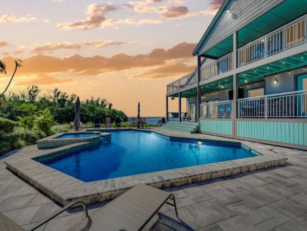 Bayfront Five Bedroom Pool Home in Bradenton Sleeps 12
