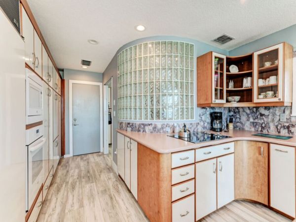 Bayfront Five Bedroom Pool Home in Bradenton Sleeps 12