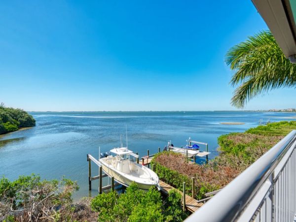 Bayfront Five Bedroom Pool Home in Bradenton Sleeps 12