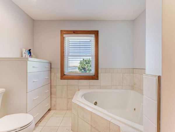 Bayfront Five Bedroom Pool Home in Bradenton Sleeps 12