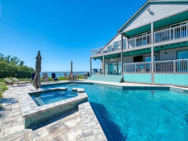 Bayfront Five Bedroom Pool Home in Bradenton Sleeps 12