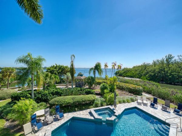 Bayfront Five Bedroom Pool Home in Bradenton Sleeps 12