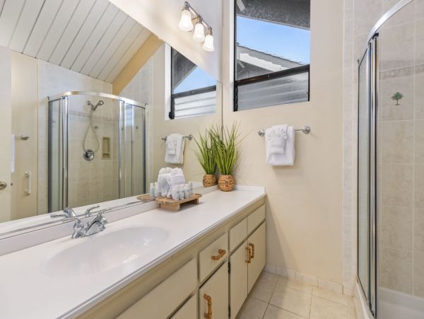 Beachfront 2-Bedroom Vacation Condo in Kahana - Perfect Family Retreat