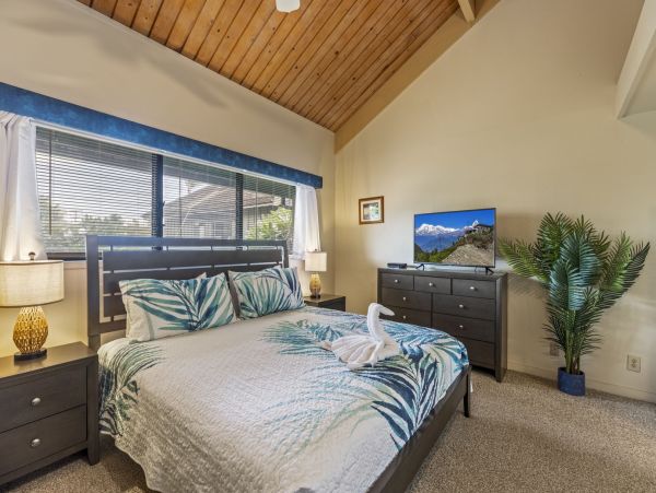 Beachfront 2-Bedroom Vacation Condo in Kahana - Perfect Family Retreat