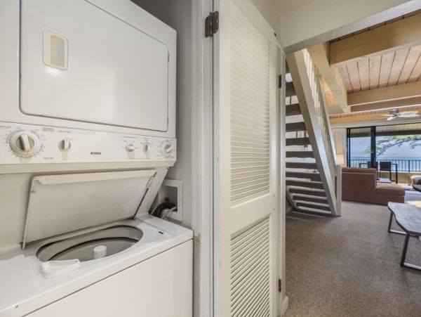 Beachfront 2-Bedroom Vacation Condo in Kahana - Perfect Family Retreat