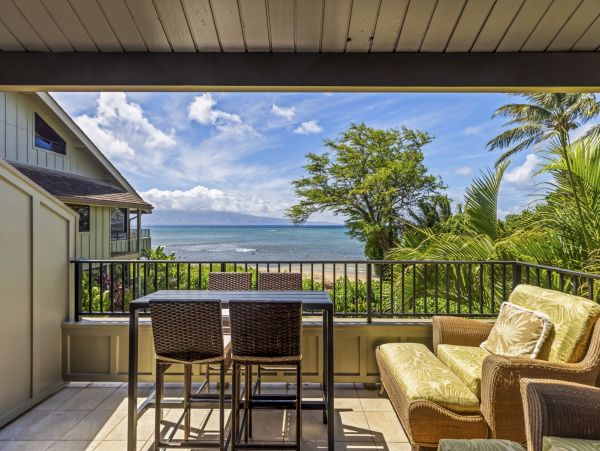 Beachfront 2-Bedroom Vacation Condo in Kahana - Perfect Family Retreat