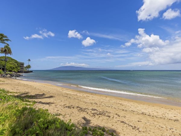 Beachfront 2-Bedroom Vacation Condo in Kahana - Perfect Family Retreat
