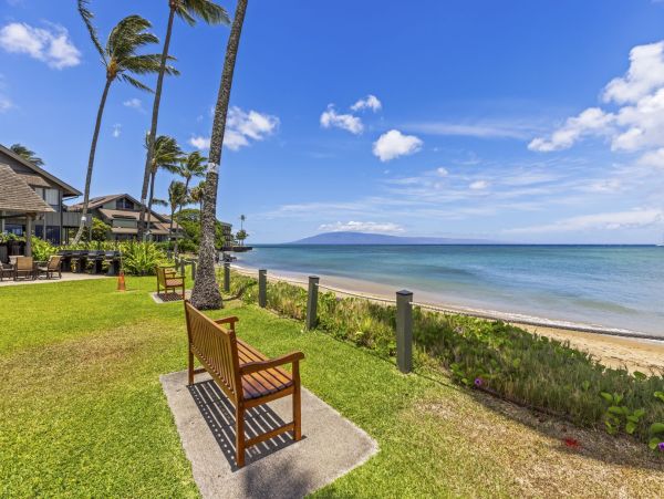 Beachfront 2-Bedroom Vacation Condo in Kahana - Perfect Family Retreat
