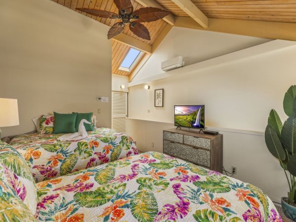 Beachfront 2-Bedroom Vacation Condo in Kahana - Perfect Family Retreat