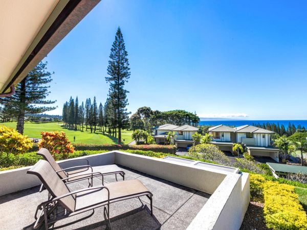 Beachfront Lahaina 2 Bedroom Vacation Condo Ocean Views