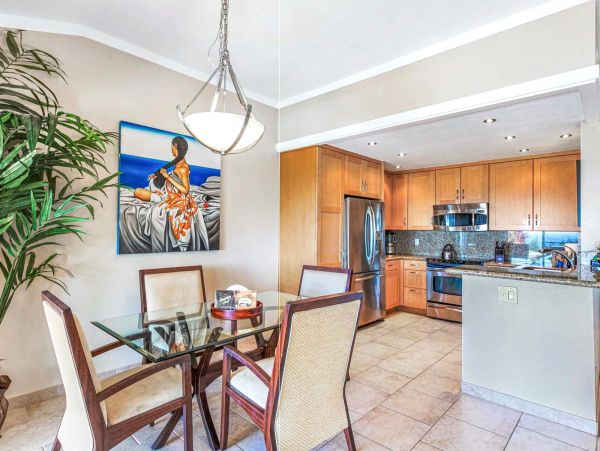 Beachfront Lahaina 2 Bedroom Vacation Condo Ocean Views