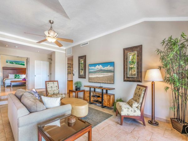 Beachfront Lahaina 2 Bedroom Vacation Condo Ocean Views