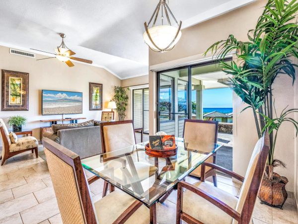 Beachfront Lahaina 2 Bedroom Vacation Condo Ocean Views