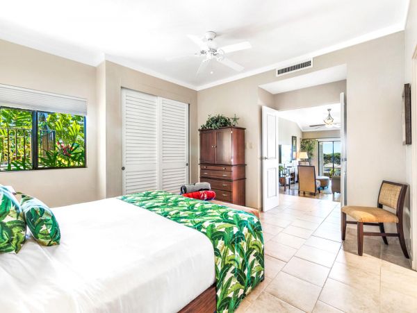 Beachfront Lahaina 2 Bedroom Vacation Condo Ocean Views