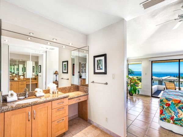 Beachfront Lahaina 2 Bedroom Vacation Condo Ocean Views