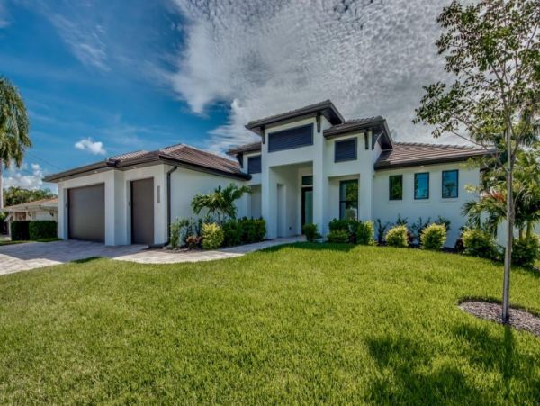 Canal View Cape Coral Caged Pool Vacation Home