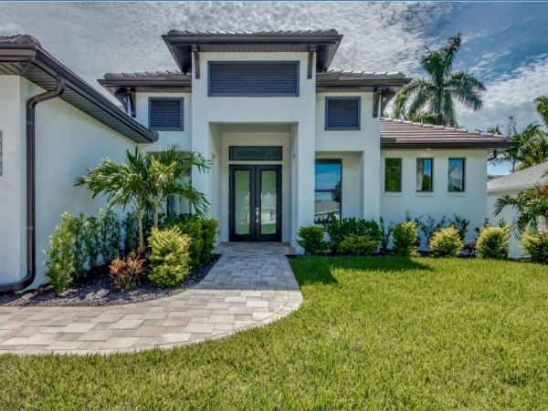 Canal View Cape Coral Caged Pool Vacation Home