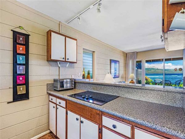 Oceanview Lahaina Vacation Townhome One Bedroom