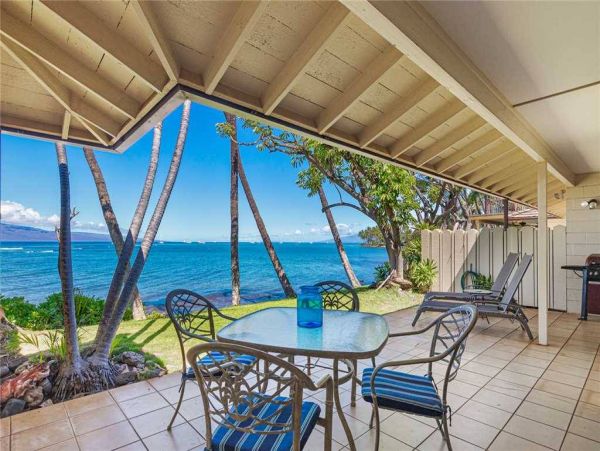 Oceanfront Lahaina Vacation Townhouse One Bedroom