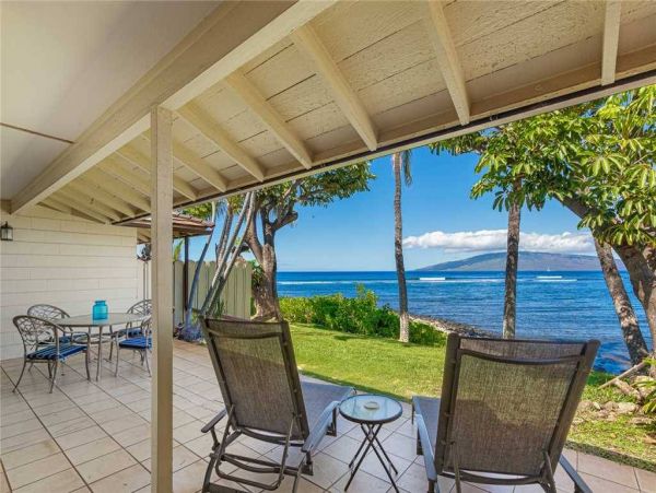Oceanfront Lahaina Vacation Townhouse One Bedroom