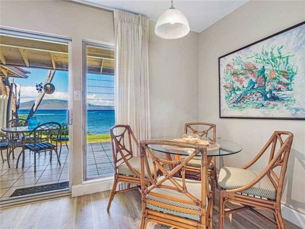Oceanfront Lahaina Vacation Townhouse One Bedroom