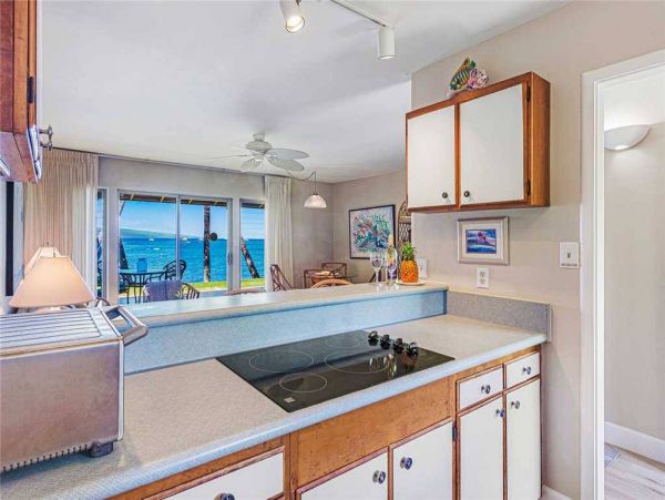 Oceanfront Lahaina Vacation Townhouse One Bedroom