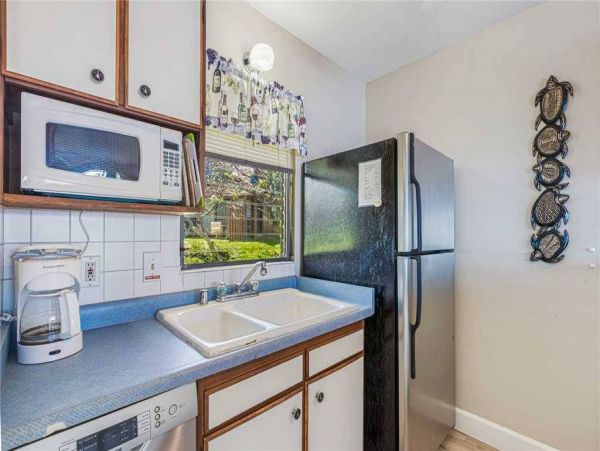Oceanfront Lahaina Vacation Townhouse One Bedroom