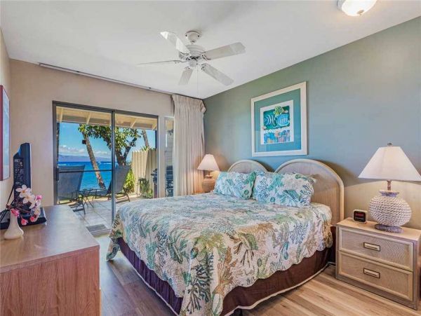 Oceanfront Lahaina Vacation Townhouse One Bedroom