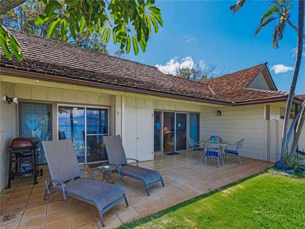 Oceanfront Lahaina Vacation Townhouse One Bedroom