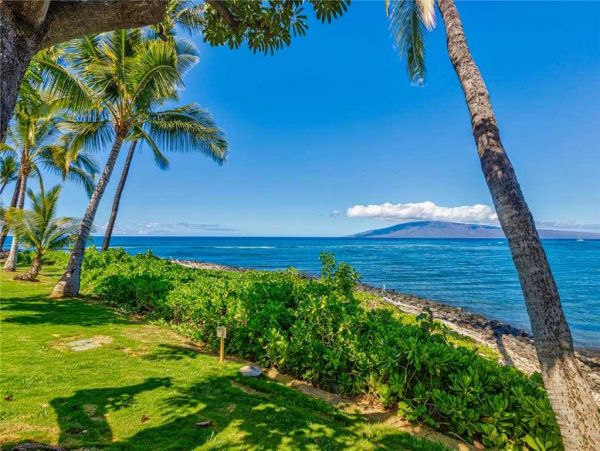 Oceanfront Lahaina Vacation Townhouse One Bedroom