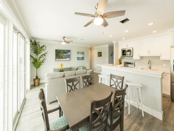 Coastal Chic 4 Bedroom Vacation Home with Modern Amenities & Shared Pool
