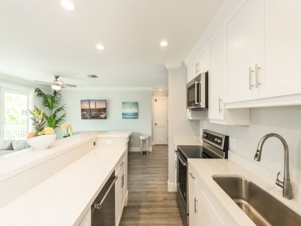 Coastal Chic 4 Bedroom Vacation Home with Modern Amenities & Shared Pool