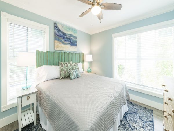 Coastal Chic 4 Bedroom Vacation Home with Modern Amenities & Shared Pool