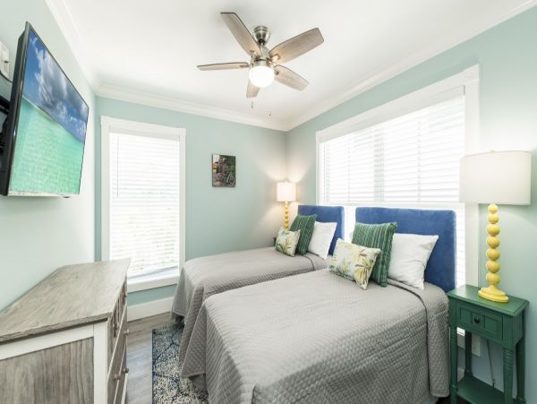 Coastal Chic 4 Bedroom Vacation Home with Modern Amenities & Shared Pool